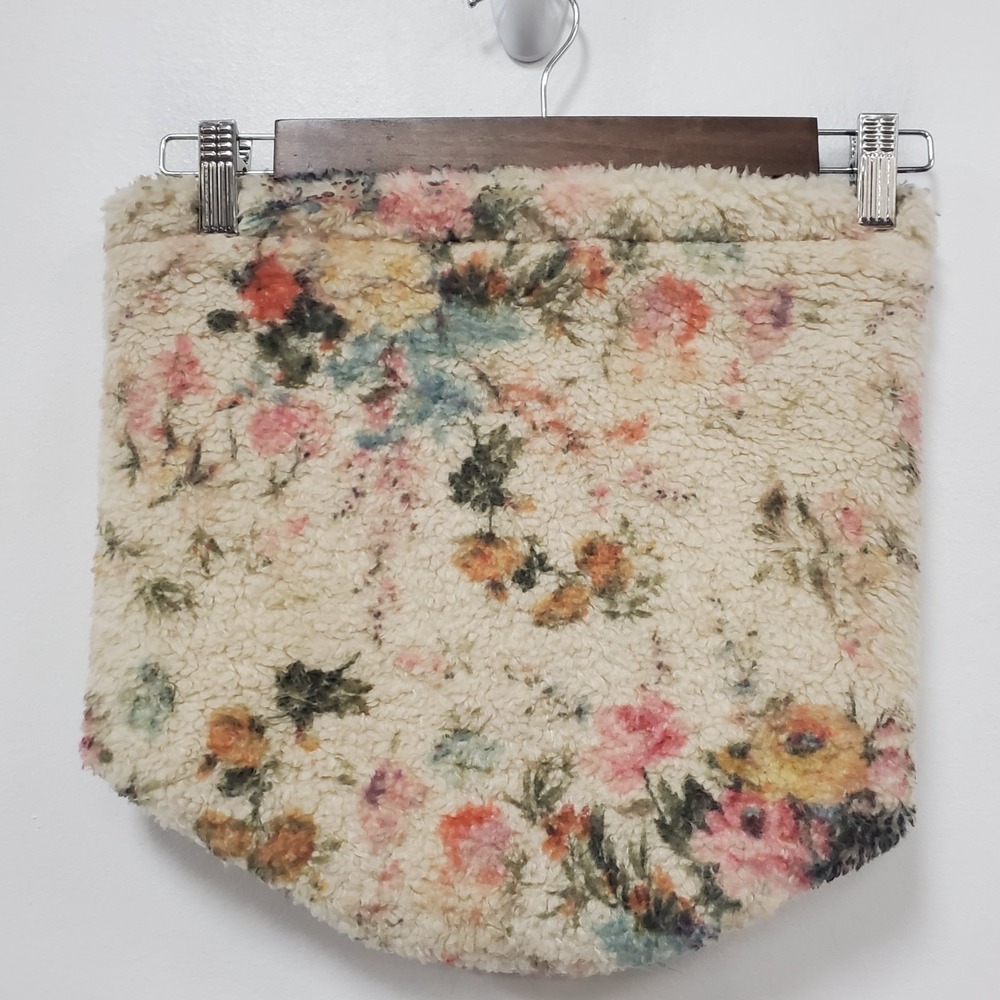 By Anthropologie Womens Gator Face Scarf Sherpa Floral NWT One Size Granola